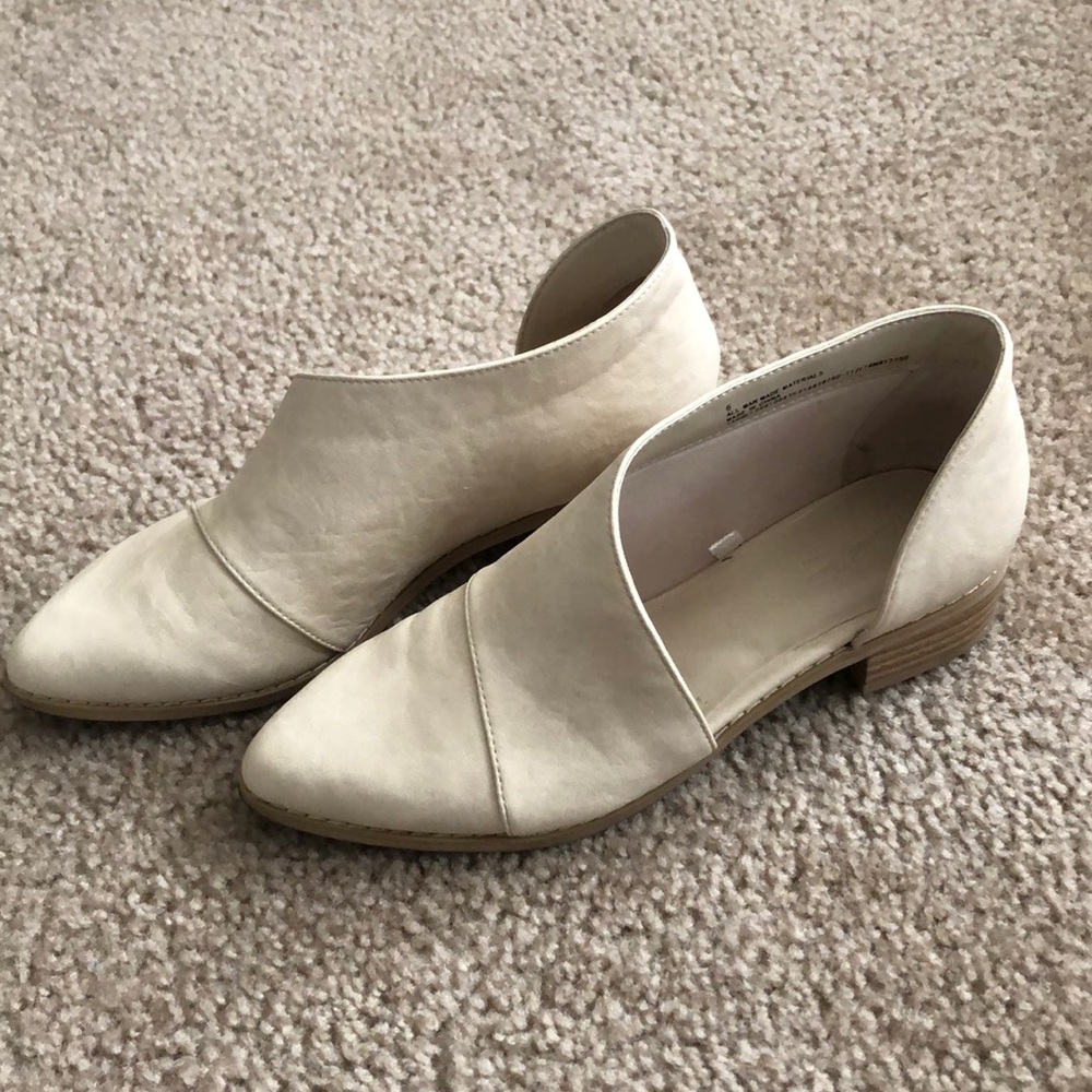 Universal thread cut-out booties